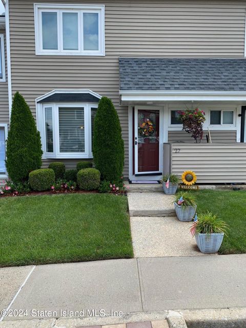 Photo of 27 Redwood Loop, Staten Island, NY 10309 (MLS # 2404691)