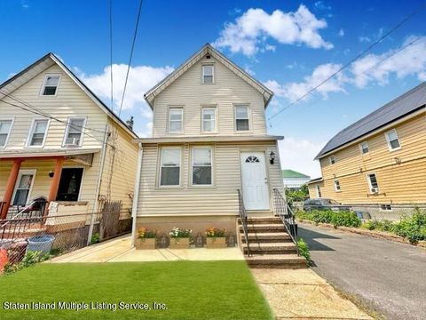 Photo of 114 Lockman Avenue, Staten Island, NY 10303 (MLS # 1162029)