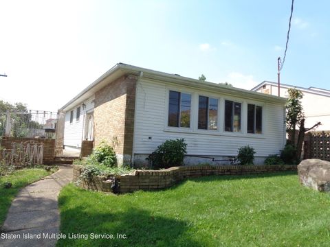 Photo of 7 Laconia Avenue, Staten Island, NY 10305 (MLS # 1164158)