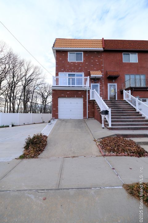 Photo of 126 Mulberry Avenue, Staten Island, NY 10314 (MLS # 2601782)