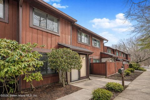 Photo of 139 Pierpont Place, Staten Island, NY 10314 (MLS # 2601108)