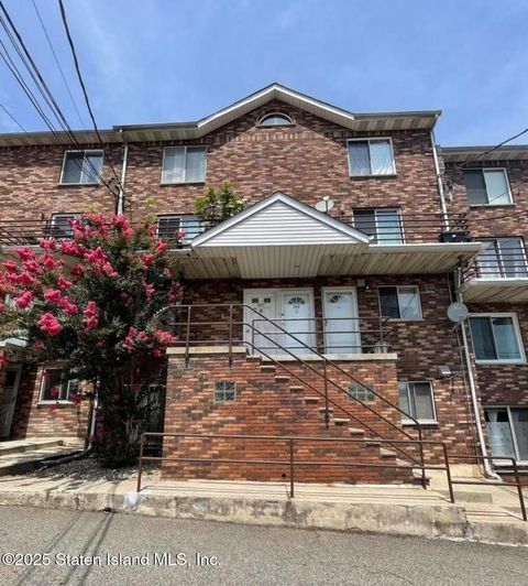 Photo of 87 Narrows Road N #B, Staten Island, NY 10305 (MLS # 2500374)