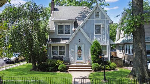 Photo of 576 Bard Avenue, Staten Island, NY 10310 (MLS # 1163711)