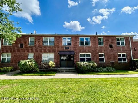 Photo of 922 Armstrong Avenue #2-2, Staten Island, NY 10308 (MLS # 2404729)