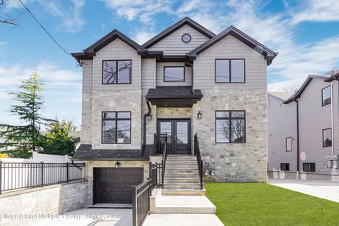 Photo of 39 Highland Road, Staten Island, NY 10308 (MLS # 2401475)