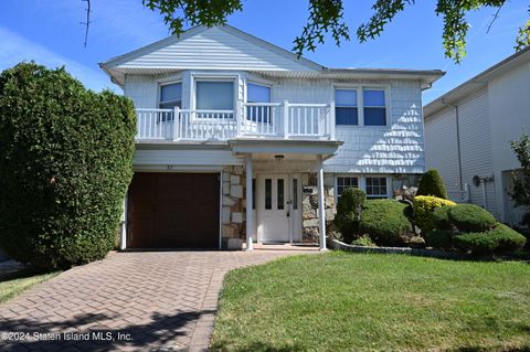 Photo of 85 Copley Street, Staten Island, NY 10314 (MLS # 2404433)