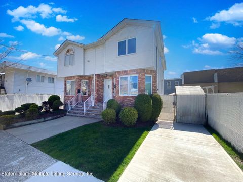 Photo of 56 4 Street, Staten Island, NY 10306 (MLS # 2401886)