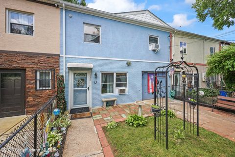 Photo of 230 Continental Place, Staten Island, NY 10303 (MLS # 2503592)