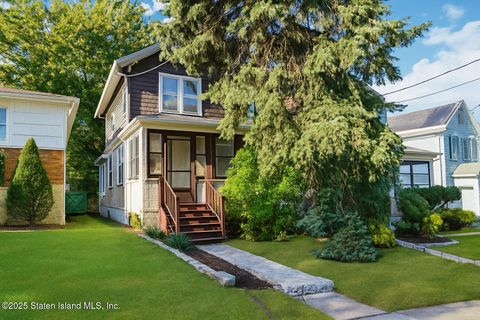 Photo of 200 Barnard Avenue, Staten Island, NY 10307 (MLS # 2506554)