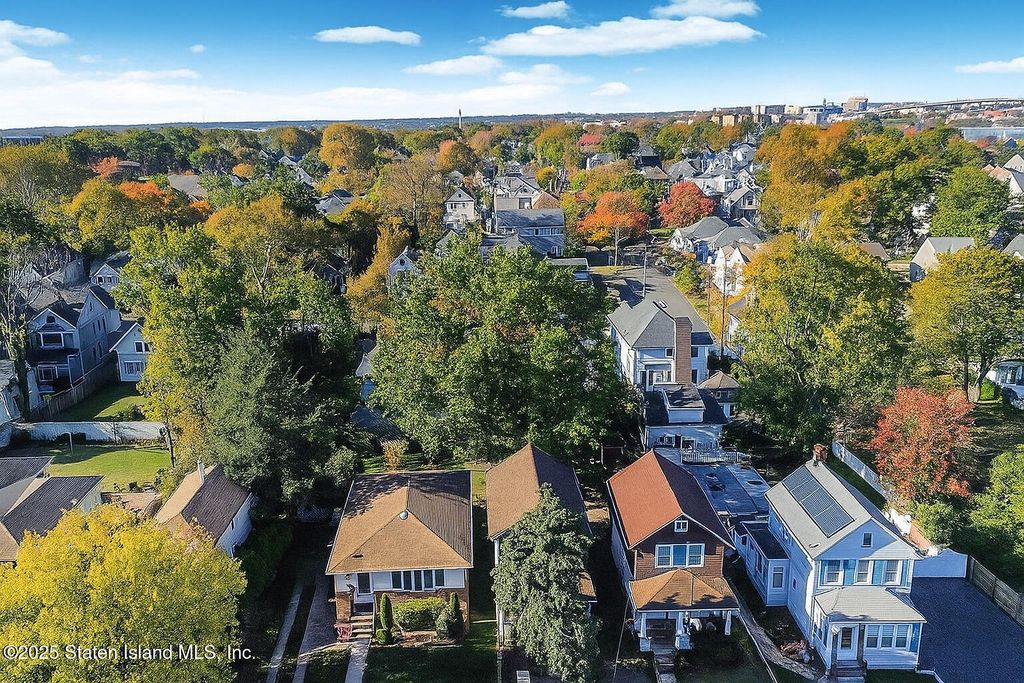 Photo of 200 Barnard Avenue, Staten Island, NY 10307 (MLS # 2506554)