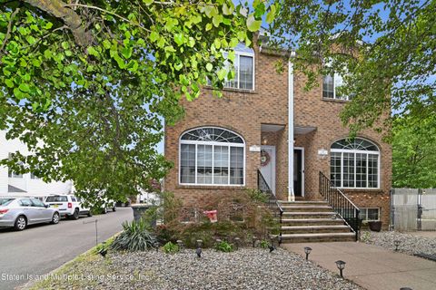 Photo of 174 Camden Avenue, Staten Island, NY 10309 (MLS # 1162852)