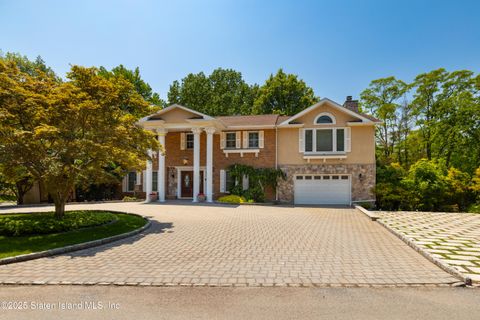 Photo of 110 Wadsworth Road, Staten Island, NY 10305 (MLS # 2602426)