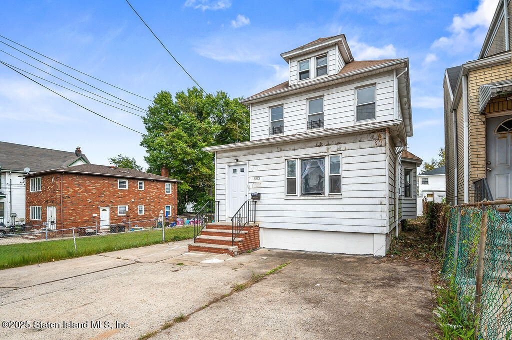 Photo of 883 Manor Road, Staten Island, NY 10314 (MLS # 2505757)