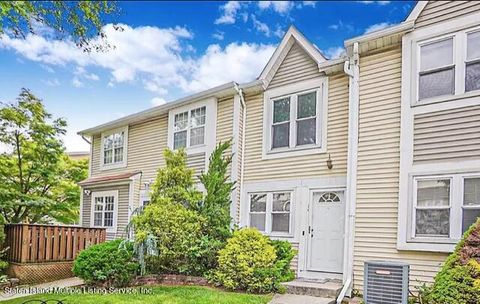 Photo of 27 Cooper Terrace #A, Staten Island, NY 10314 (MLS # 2400113)