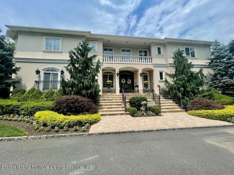 Photo of 51 Romer Road, Staten Island, NY 10304 (MLS # 1164555)