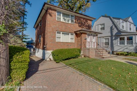 Photo of 83 Glenwood Avenue, Staten Island, NY 10301 (MLS # 1158366)