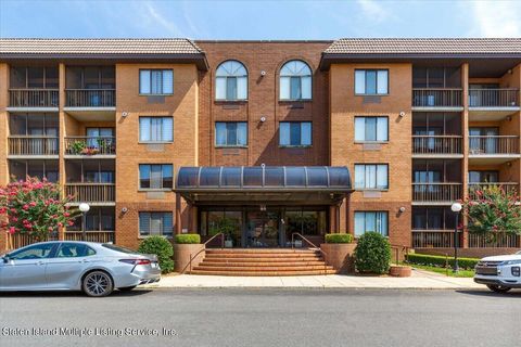 Photo of 95 Essex Drive #4e, Staten Island, NY 10314 (MLS # 1160741)