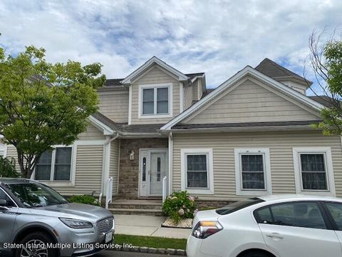Photo of 17 Topside Lane, Staten Island, NY 10309 (MLS # 1163034)