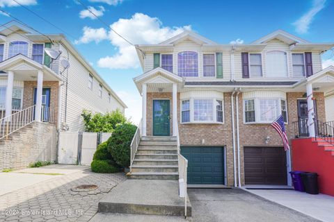Photo of 119 Retner Street, Staten Island, NY 10305 (MLS # 2404396)
