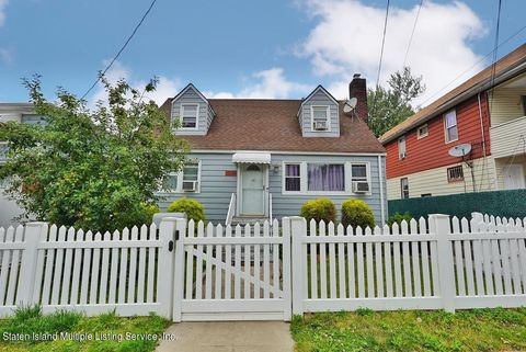 Photo of 45 Seneca Street, Staten Island, NY 10310 (MLS # 1162891)