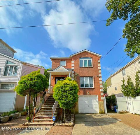 Photo of 22 Robinson Avenue, Staten Island, NY 10312 (MLS # 2404720)