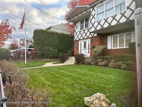 Photo of 3436 Richmond Avenue, Staten Island, NY 10312 (MLS # 1165726)