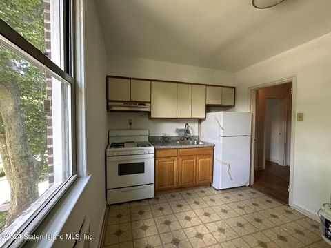 Photo of 142 Bard Avenue #30b, Staten Island, NY 10310 (MLS # 2404408)