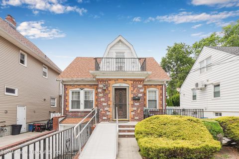 Photo of 147 Dudley Avenue, Staten Island, NY 10301 (MLS # 2404274)
