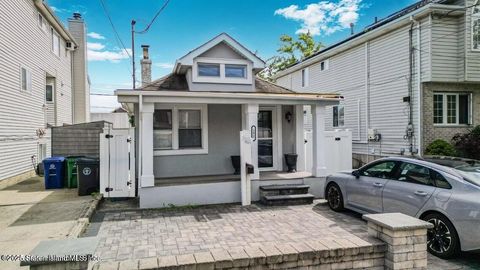 Photo of 192 Bathgate Street, Staten Island, NY 10312 (MLS # 2506569)