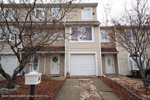 Photo of 33 Doreen Drive, Staten Island, NY 10303 (MLS # 1159468)
