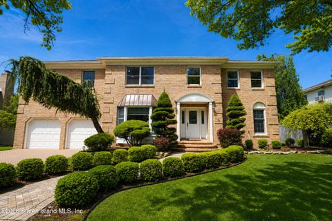 Photo of 70 Venus Place, Staten Island, NY 10312 (MLS # 2602376)