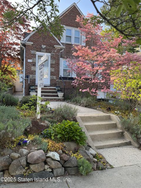 Photo of 118 Van Cortlandt Avenue, Staten Island, NY 10301 (MLS # 2502121)