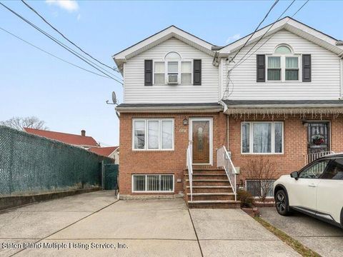 Photo of 4581 Amboy Road, Staten Island, NY 10312 (MLS # 2400528)