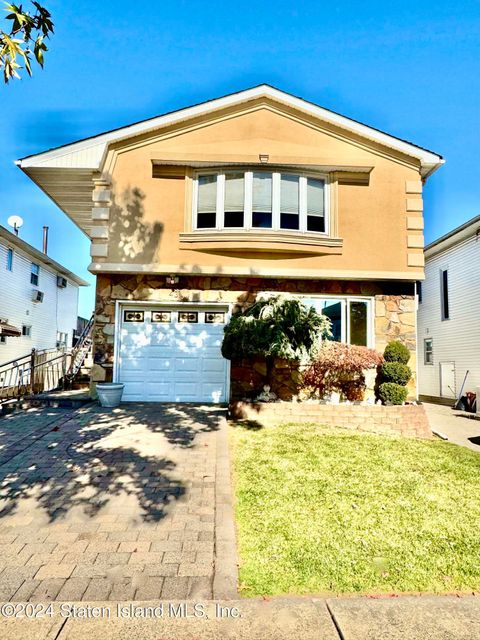 Photo of 43 Devens Street, Staten Island, NY 10314 (MLS # 2406132)
