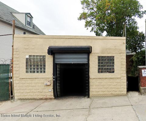 Photo of 140 Prospect Street, Staten Island, NY 10304 (MLS # 1150742)