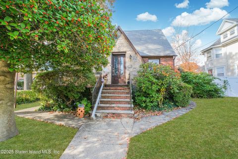 Photo of 35 4 Street, Staten Island, NY 10306 (MLS # 2506585)