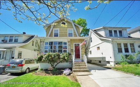 Photo of 1014 Arden Avenue, Staten Island, NY 10312 (MLS # 2602403)