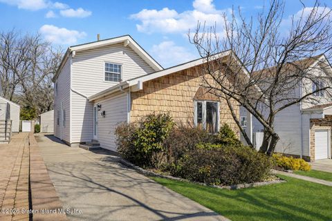 Photo of 140 Mc Arthur Avenue, Staten Island, NY 10312 (MLS # 2601219)