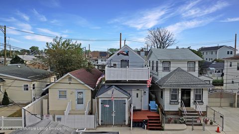 Photo of 25 Maple Terrace, Staten Island, NY 10306 (MLS # 1163490)