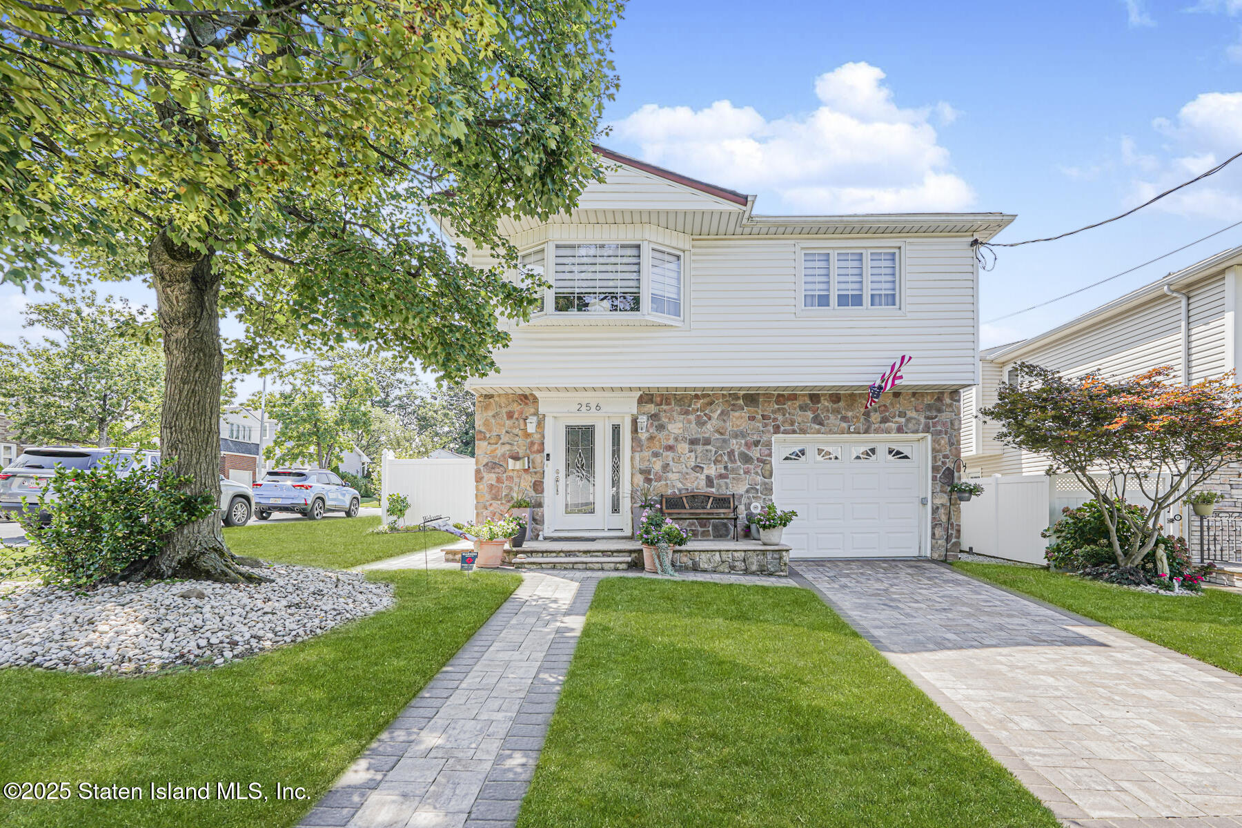 Staten Island, New York 10306, United States, 3 Bedrooms Bedrooms, ,2 BathroomsBathrooms,Residential,Active,207262