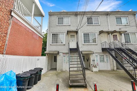 Photo of 120 Fingerboard Road #R, Staten Island, NY 10305 (MLS # 1164120)