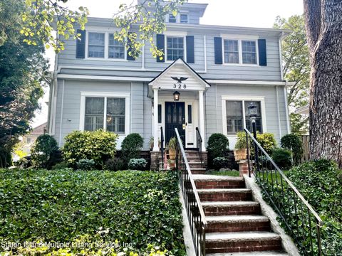 Photo of 328 Oakland Avenue, Staten Island, NY 10310 (MLS # 1162388)