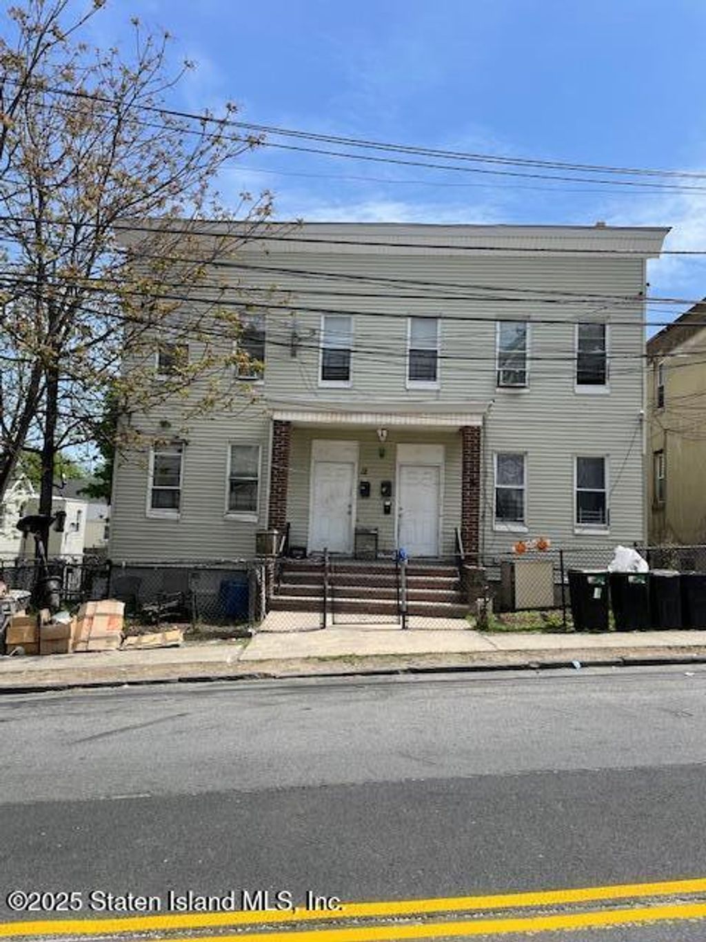 Photo of 12 Castleton Avenue, Staten Island, NY 10301 (MLS # 2500827)