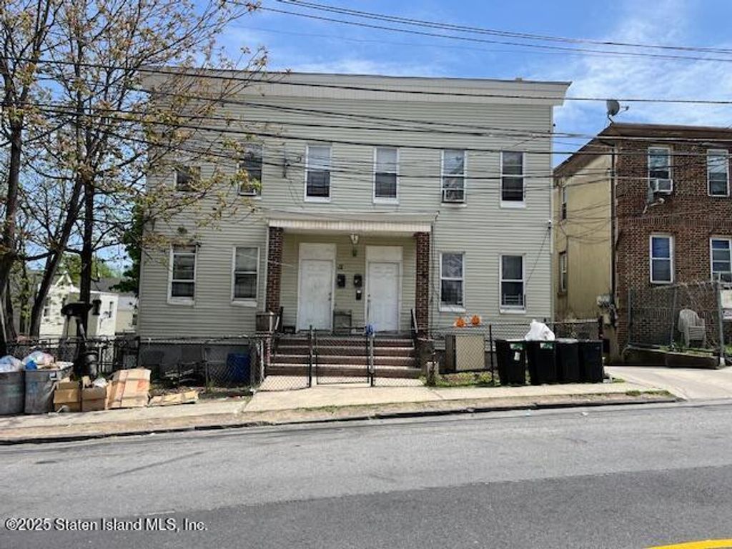 Photo of 12 Castleton Avenue, Staten Island, NY 10301 (MLS # 2500827)