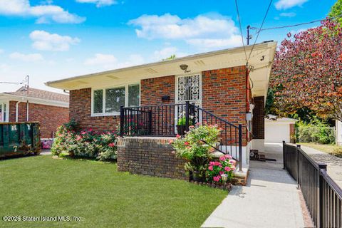 Photo of 8 Piedmont Avenue, Staten Island, NY 10305 (MLS # 2600240)