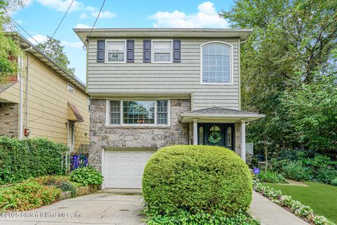 Photo of 138 Kingsley Avenue, Staten Island, NY 10314 (MLS # 2505245)
