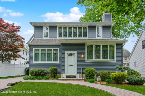 Photo of 180 Kissel Avenue, Staten Island, NY 10310 (MLS # 2602371)