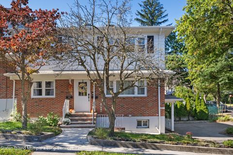 Photo of 4 University Place, Staten Island, NY 10301 (MLS # 1165048)