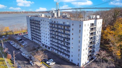 Photo of 20 Cliff Street St #5h, Staten Island, NY 10305 (MLS # 1165677)