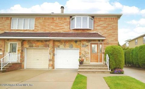 Photo of 30 Greencroft Avenue #1, Staten Island, NY 10306 (MLS # 2600980)